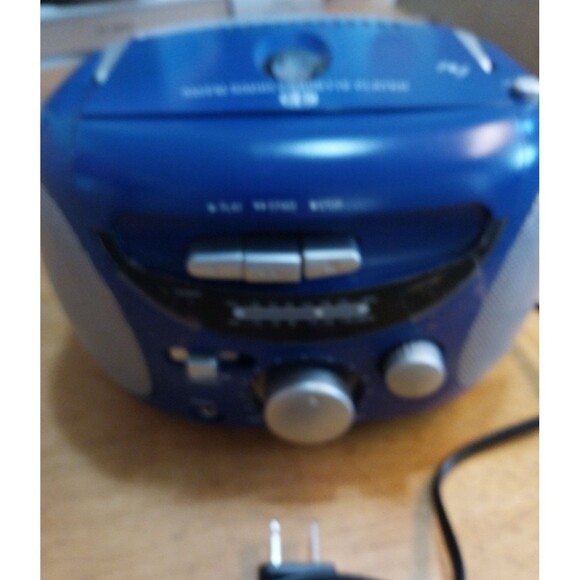 AM/FM Radio Twin Speaker Cassette Player Model 7411H no Headhpones - Picture 1 of 3